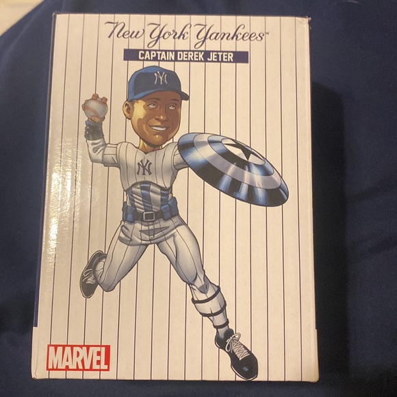 New York yankees Derek Jeter/Captain America bobble head - Picture 2 of 5